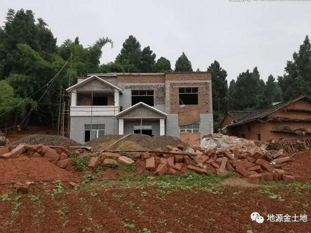 关于宅基地继承！城镇子女能继承的是房，不是地！拆迁款这样分！